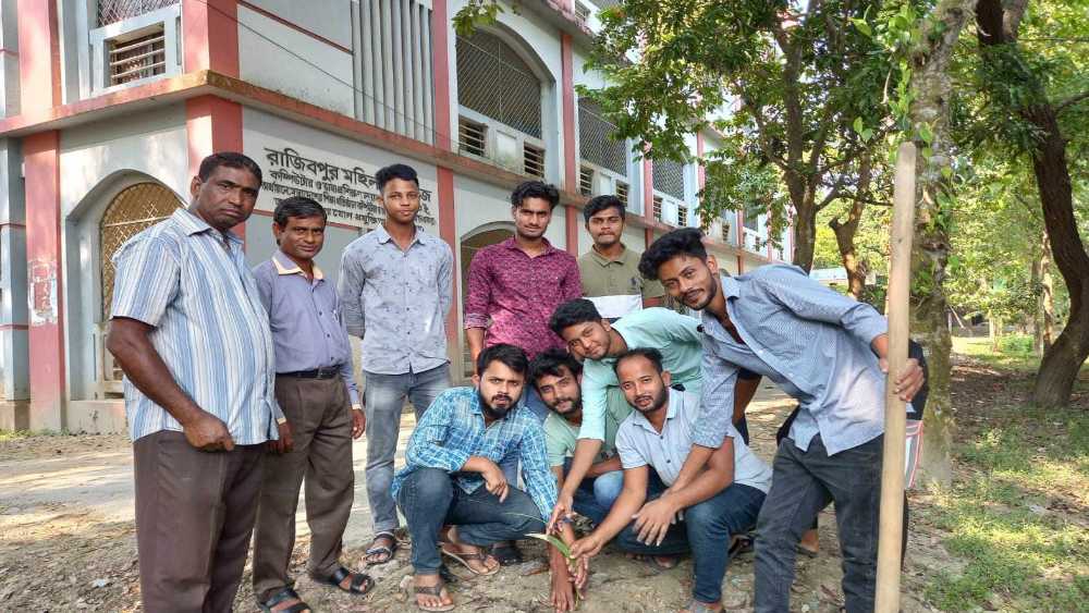 রাজিবপুরে অ্যাডভোকেট বিপ্লব হাসান পলাশের উদ্দ্যোগে তালগাছ রোপন