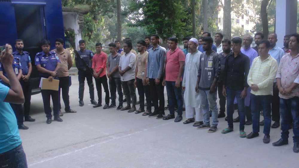 ফরিদপুরে বিশেষ অভিযানে বিএনপির নেতাকর্মী সহ ৩৭ জন গ্রেফতার, ককটেল বিস্ফোরণ