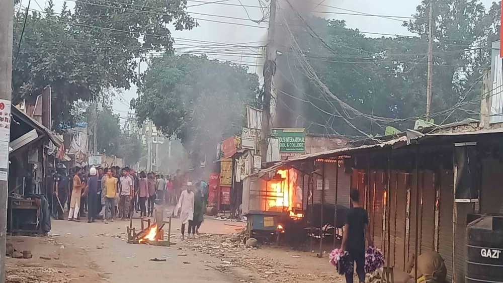 ড্যাফোডিলের শিক্ষার্থীকে ডেকে নিয়ে মারধরের পর মৃত্যু, শতাধিক দোকান ভাঙচুর  