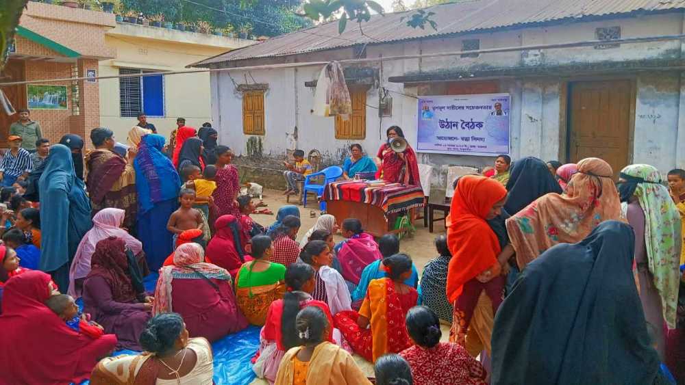 ঠাকুরগাঁওয়ে তৃণমূল নারীদের সচেতনতায় উঠান বৈঠক 