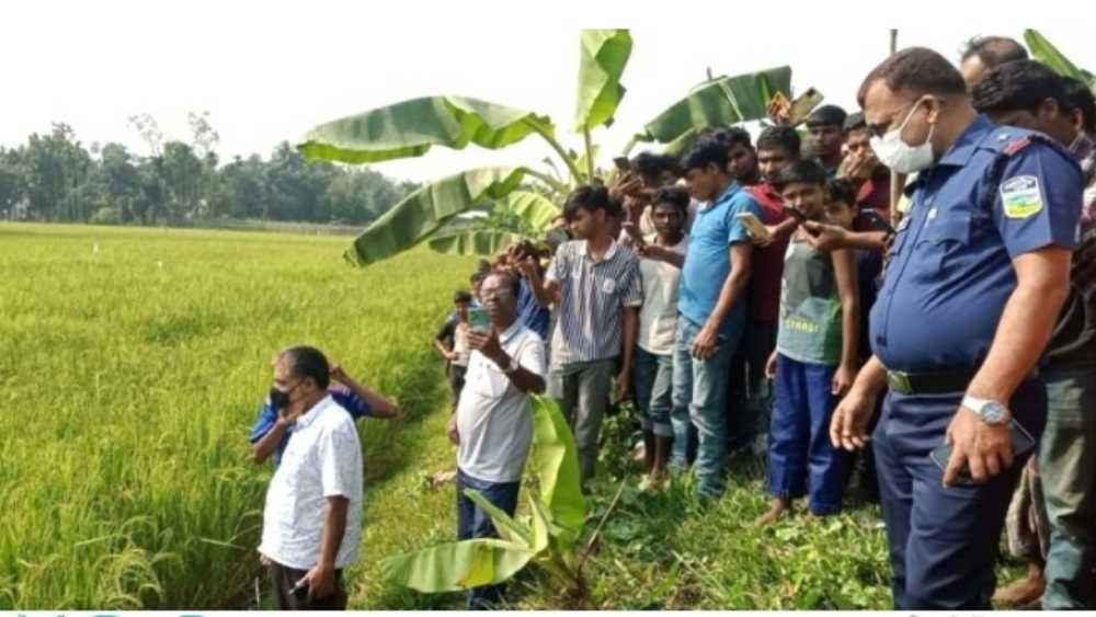 ৯৯৯ এ ফোন পেয়ে বস্তাবন্ধি মৃত কুকুর বের করলো পুলিশ