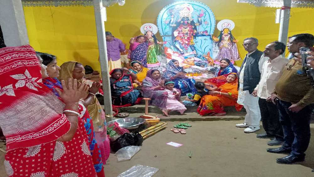 কটিয়াদীতে বর্ণাঢ্য আয়োজনে সনাতন ধর্মাবলম্বীদের দীপাবলি কালী পূজা অনুষ্ঠিত