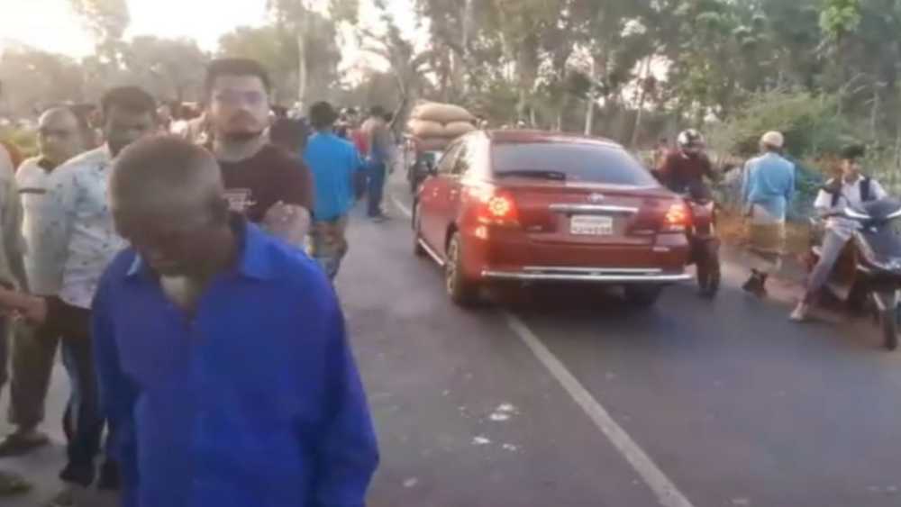 নওগাঁয় ট্রাকের চাকায় পিষ্ট হয়ে মোটরসাইকেল চালকের মৃত্যু