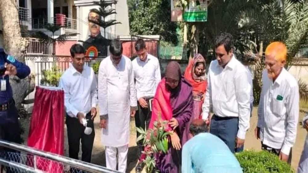 গোবিন্দগঞ্জ উপজেলা পরিষদে বৃক্ষ রোপন করলেন জেলা প্রশাসক কাজী নাহিদ রসুল