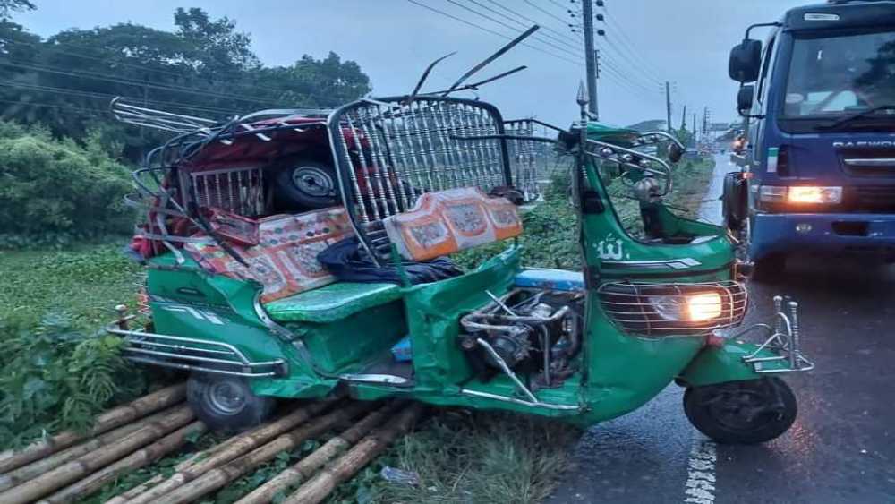 ফরিদপুরে সিএনজি উল্টে দুই পুলিশ সদস্য নিহত, আহত ৪