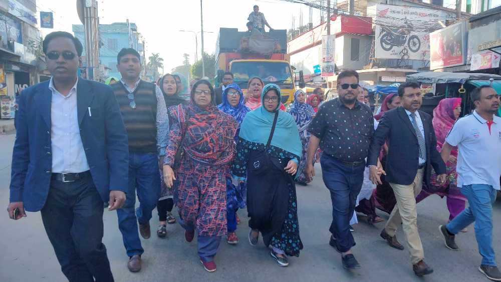 হরতালের সমর্থনে ঠাকুরগাঁওয়ে মহিলা দলের বিক্ষোভ, এক আইনজীবী আটক