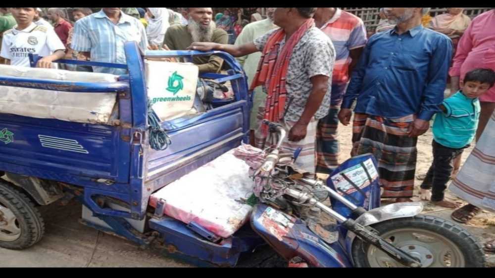 নওগাঁয় ধানবাহী ট্রাক ও অটো-বাইক মুখোমুখি সংঘর্ষে নিহত ৩