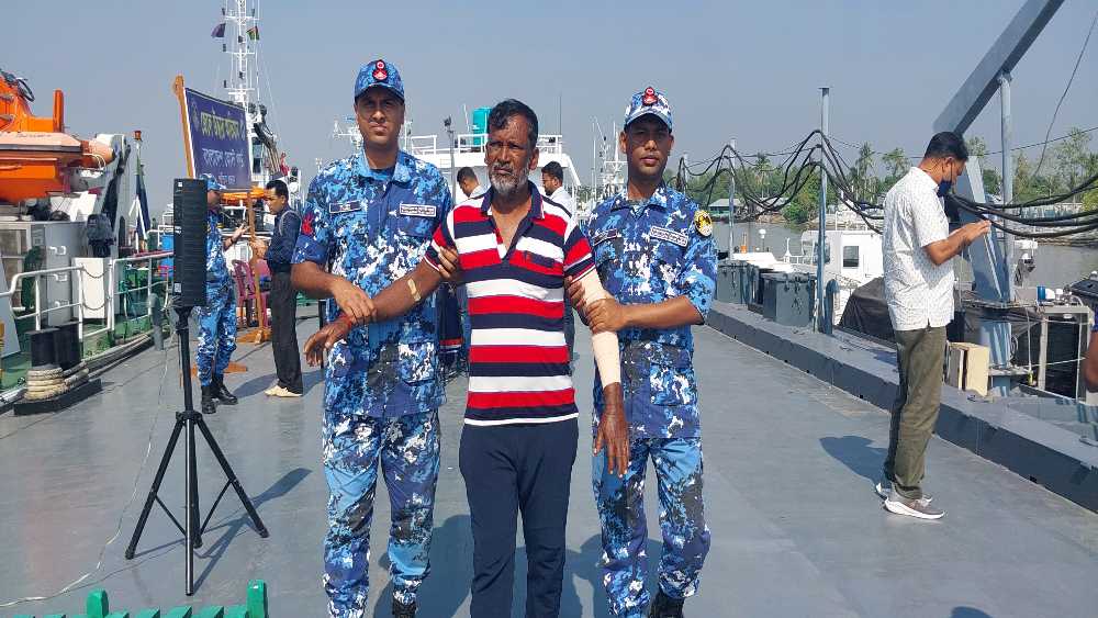 ভারতীয় কোষ্টগার্ডের সহায়তায় দেশে ফিরলো জেলে
