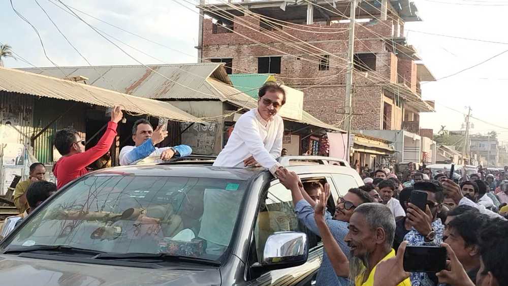 জনগনের ভালোবাসায় সিক্ত হলেন মোশতাক আহমেদ রুহী