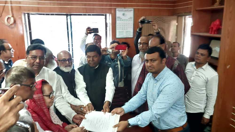 মনোনয়নপত্র জমা দিলেন নৌকার প্রার্থী উপমন্ত্রী হাবিবুন নাহার