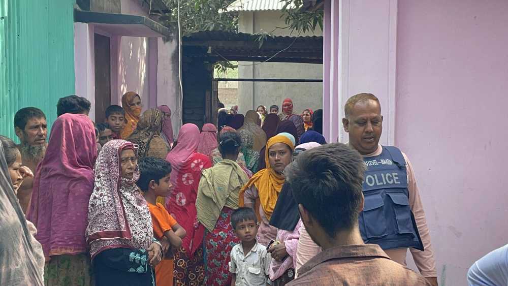 কবরস্থানে ঝুলছিল শুভর মরদেহ , পরিবারের দাবি হত্যা  