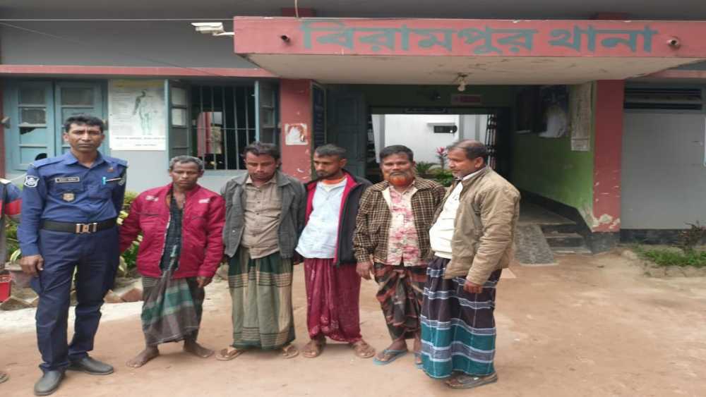 বিরামপুরে ৫ জুয়াড়ি আটক