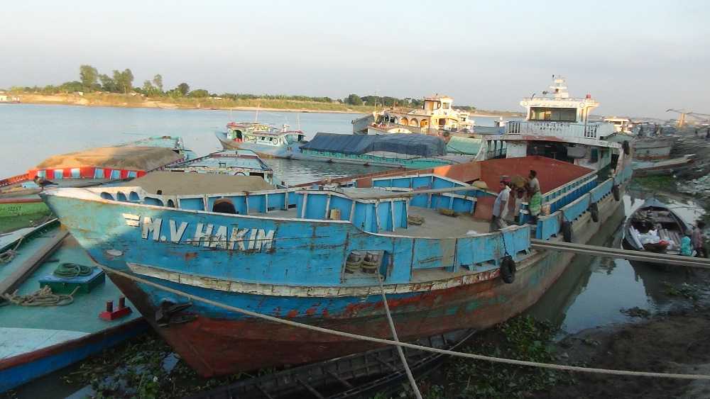 ফরিদপুর নদী বন্দর নাব্যতা সংকটে অচলাবস্থার পথে 