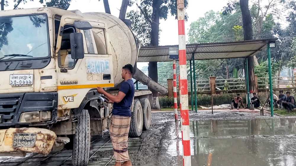 সওজ‘কে খুঁশি রাখতে কোর্ট নির্মান করে দিলেন ঠিকাদারি প্রতিষ্ঠান 