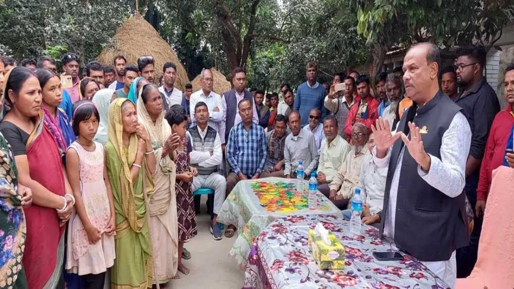 গোবিন্দগঞ্জের পল্লীতে সেই হিন্দু পাড়া পরিদর্শন করলেন অধ্যক্ষ আবুল কালাম আজাদ