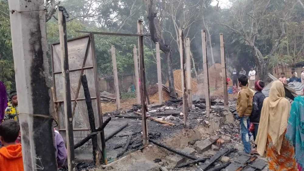 আগুনে পুড়ে ভস্মিভূত হলো কৃষকের বসতঘর