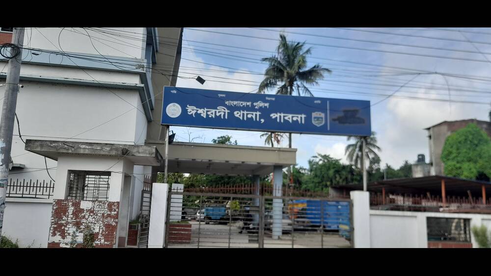 ঈশ্বরদীতে ছুরিকাঘাতে বাবা-ছেলে আহত
