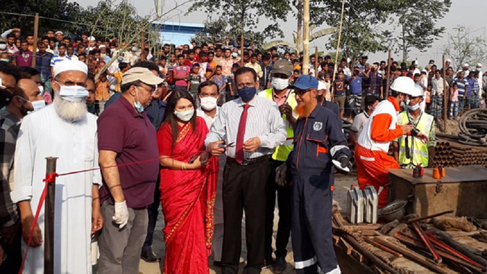 দিনাজপুরে লোহার খনির সম্ভাবতা যাচাই ও জরিপের জন্য শুক্রবার আনুষ্ঠানিকভাবে কূপ খনন (ড্রিলিং) কাজ শুরু করে বাংলাদেশ ভূ-তাত্ত্বিক জরিপ অধিদপ্তর (জিএসবি)।।ছবি: সংগৃহীত 