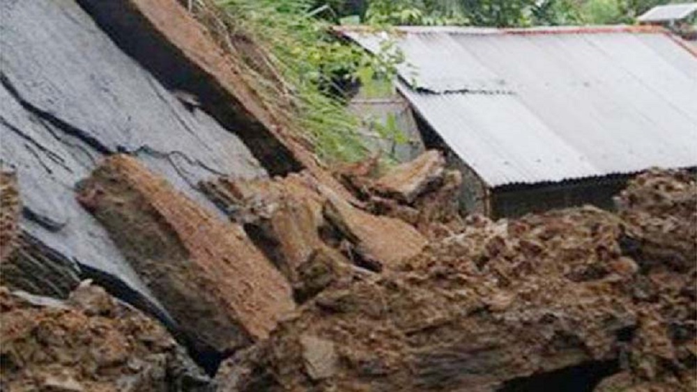 কক্সবাজারের টেকনাফে পাহাড় ধসে পড়ে বর্তমান অবস্থা: ছবি-সংগৃহীত