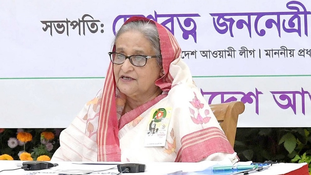 জাতির পিতার স্বদেশ প্রত্যাবর্তন দিবস উপলক্ষে বাংলাদেশ আওয়ামী লীগ আয়োজিত আলোচনা সভায় সভাপতি হিসেবে বক্তব্য রাখেন প্রধানমন্ত্রী শেখ হাসিনা-ছবি বাসস