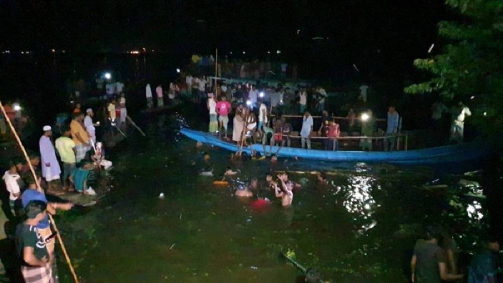 শুক্রবার সন্ধ্যা ছয়টার দিকে বিজয়নগর উপজেলার লইছকা বিলে বালুবাহী একটি স্টিলের নৌকার সঙ্গে মুখোমুখি সংঘর্ষে যাত্রীবাহী নৌকাটি উল্টে ডুবে যায়-ছবি সংগৃহীত