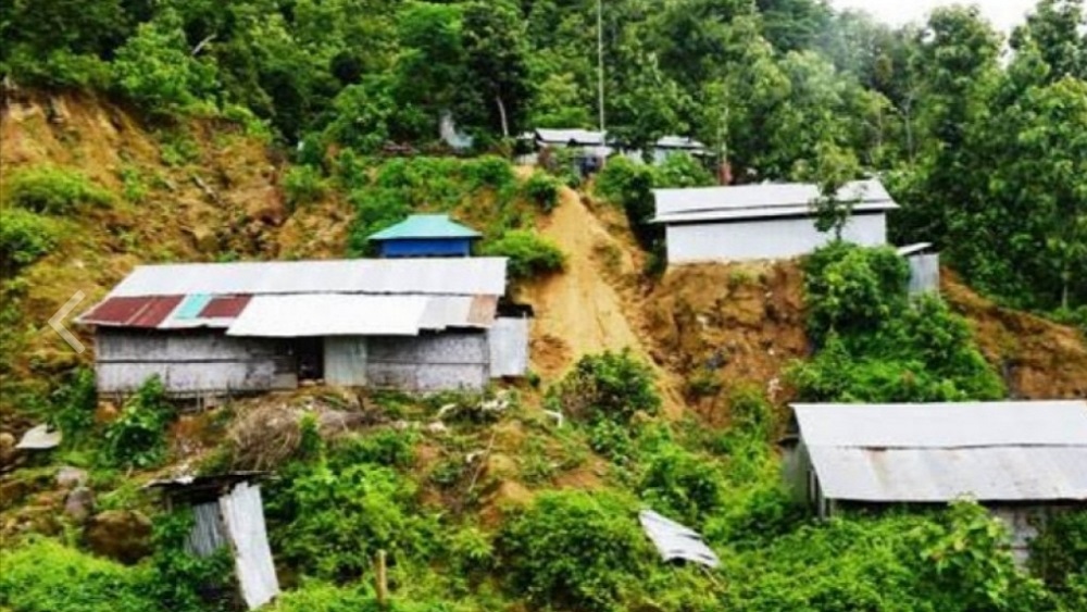 বান্দরবানের পাহাড়ের বসবাসরত মানুষের ঘরবাড়ি-ছবি: সময় ট্রিবিউন