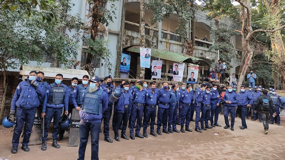 আদালত প্রাঙ্গণে নিরাপত্তা জোরদার- ছবি সংগৃহীত