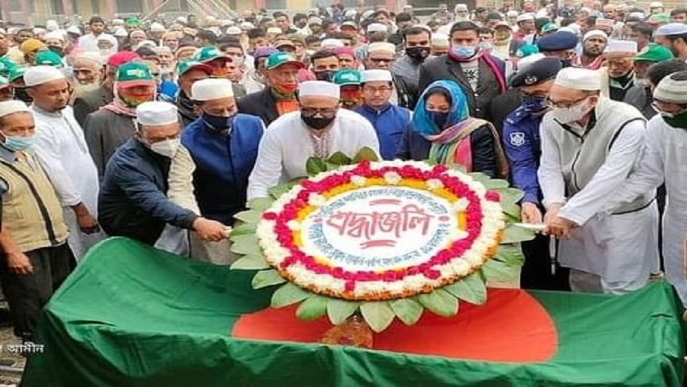 বীর মুক্তিযোদ্ধা চাচা আমিনুর রহমানের মরদেহে শ্রদ্ধা নিবেদন করেন সাবেক তথ্য ও সম্প্রচার প্রতিমন্ত্রী মুরাদ হাসান। শনিবার জামালপুরের সরিষাবাড়ী উপজেলার দৌলতপুরে-ছবি সংগৃহীত