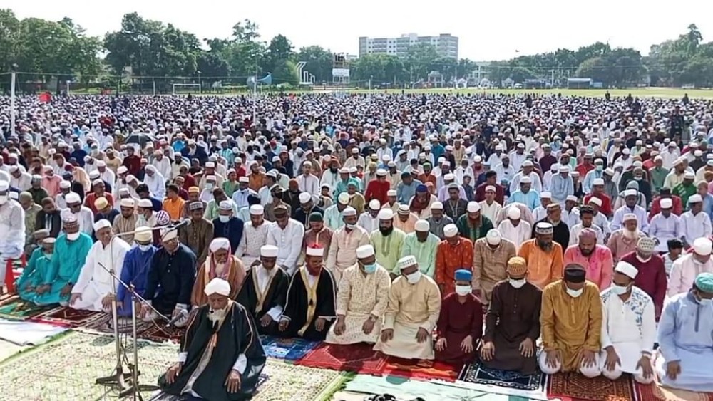 দিনাজপু‌র গোর–এ–শহীদ মাঠে ৩ লাখের বেশি মুসুল্লির নামাজ আদায়: ছবি: সংগৃহীত 